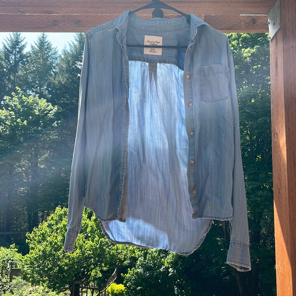 American Eagle button up